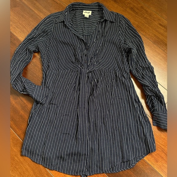Led Women’s Collared TShirt Mini Dress Size Small Navy and White Pinstripes - Picture 1 of 6